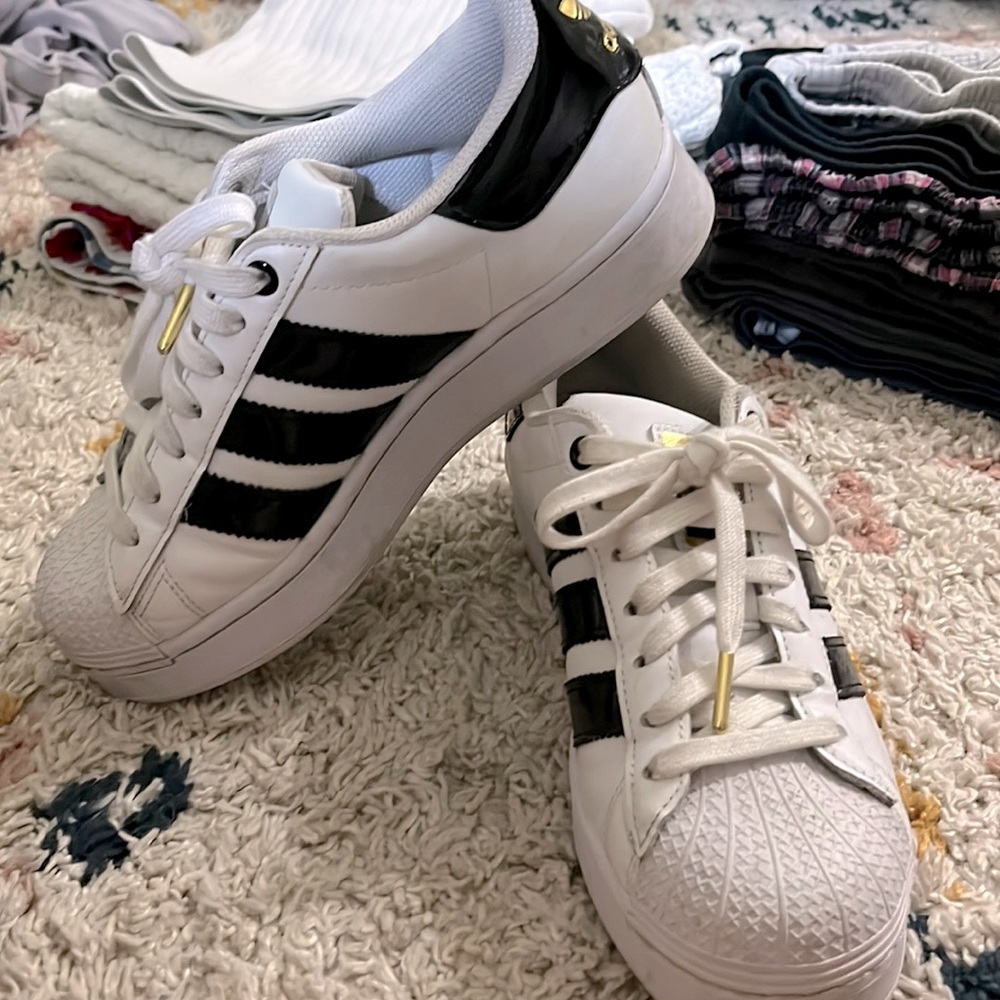 white adidas superstar